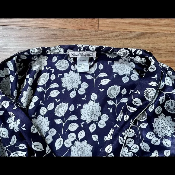 Linea Donatella Silky Soft Navy Blue Floral Robe - like new!!! 🌷 Size Small - Picture 5 of 6
